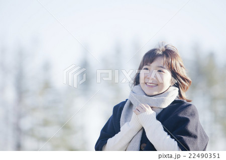 女性の一人旅 22490351