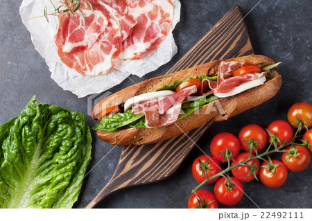 Sandwich with salad, prosciutto and mozzarella 22492111