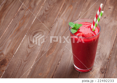 Raspberry smoothie 22492233