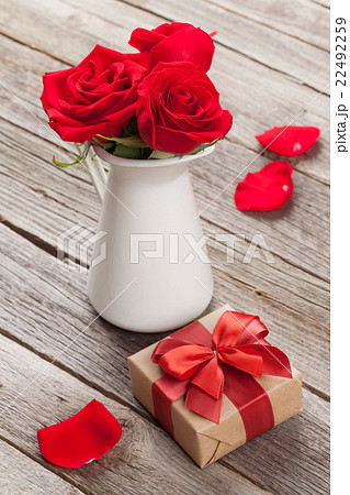 Red rose flowers in pitcher Red rose flowers in pitcher 22492259