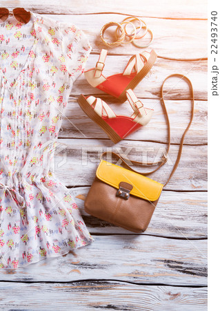 Blouse, wedge sandals and bracelets. 22493740