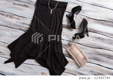 Black sleeveless dress with shoes. 22493794