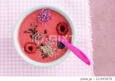 Raspberry smoothie bowl 22493876