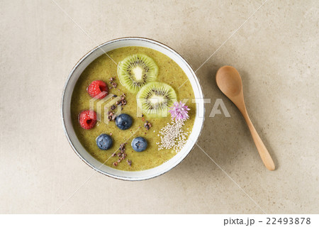 Kiwi smoothie bowl Kiwi smoothie bowl 22493878
