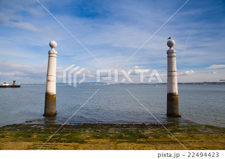 Famous Columns Wharf at Commerce Square 22494423