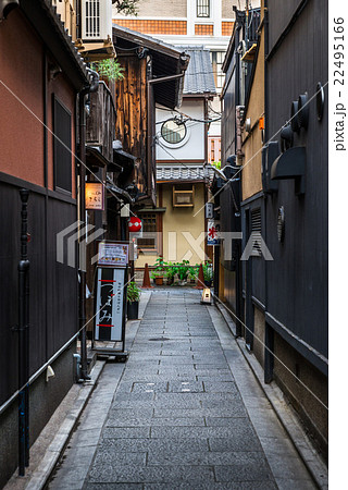 京都　花見小路の路地 22495166