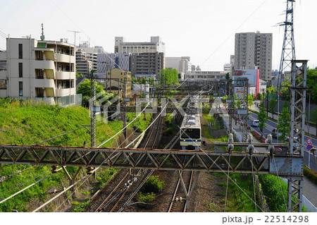 5月都市の風景1431小田急線と新百合ヶ丘駅前 22514298