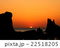 雲ひとつない橋杭岩の日の出 22518205