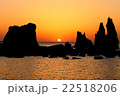 雲ひとつない橋杭岩の日の出 22518206