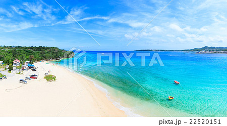 瀬底大橋の上からアンチ浜ビーチを「北」向けに覗くと見える景色。 22520151