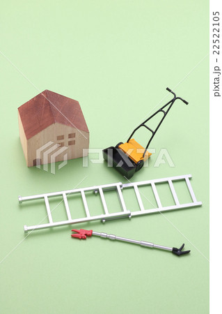 家と芝刈り機とはしご　模型 22522105