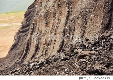 Coal mining in an open pit 22522349