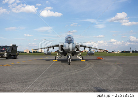 航空自衛隊T-4練習機(正面・ローアングル) 航空自衛隊T-4練習機(正面・ローアングル) 22523518