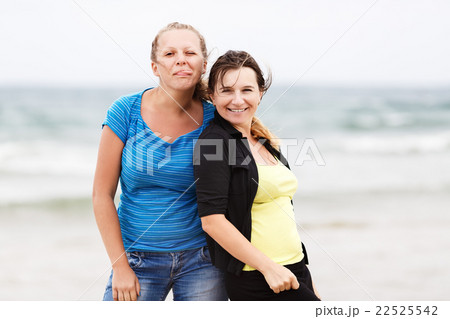 Cheerful young women 22525542