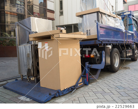 厨房用機器の搬入 22529663