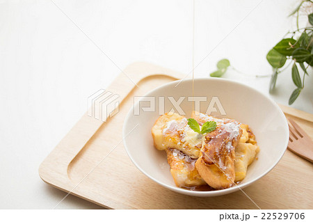 メイプルシロップかけフレンチトースト 22529706