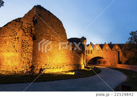 Ruins of the Teutonic Knights castle in Torun Torun, Kuyavian-Pomeranian, Poland Ruins of the Teutonic Knights castle in Torun Torun, Kuyavian-Pomeranian, Poland 22529842