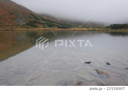 Rocks in clear water 22530007