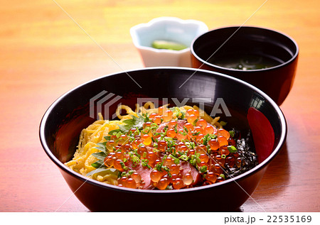 鮭の親子丼 22535169
