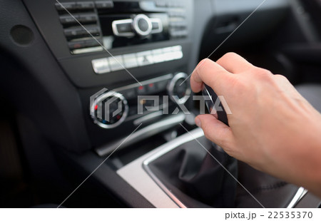 Driver shifting the gear stick 22535370