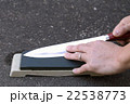 包丁を研ぐ 22538773