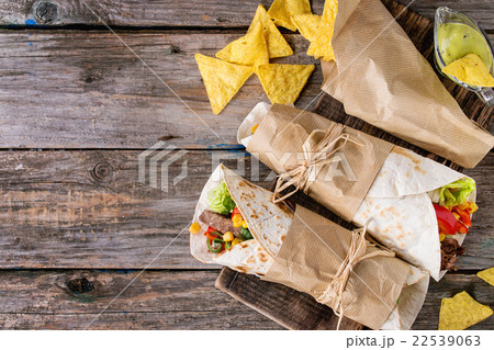 Tortillas and nachos 22539063