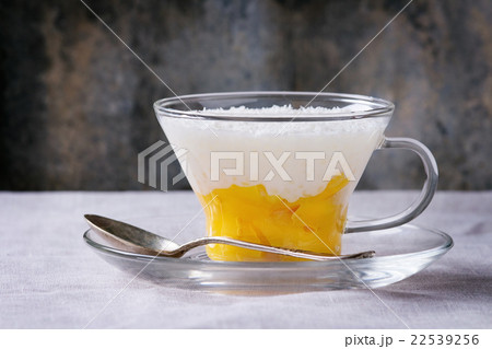 Tapioca dessert with mango 22539256