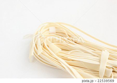 うどんの半生麺 22539569