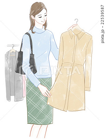 服を選ぶ女性 22539587