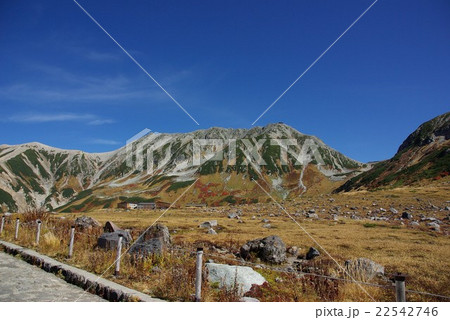 初秋、快晴の室堂平と立山三山 初秋、快晴の室堂平と立山三山 22542746