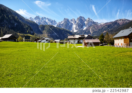 Country road leading to the alpine houses. 22542987