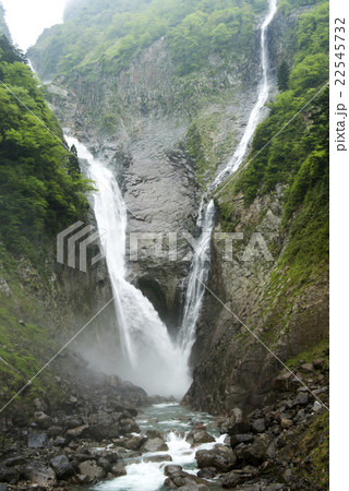 日本最大の滝 称名滝 日本最大の滝 称名滝 22545732