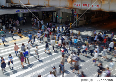JR大阪駅前の横断歩道 22545960