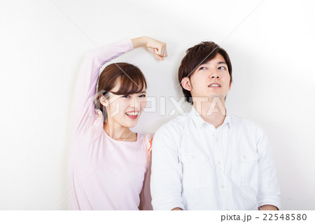喧嘩している若い男女カップル 22548580