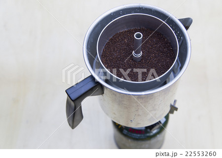 キャンプでコーヒーブレイク キャンプでコーヒーブレイク 22553260