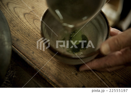 お茶を点てる お茶を点てる 22555197