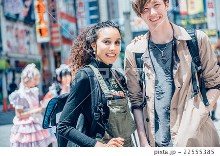 秋葉原を観光する外国人 秋葉原を観光する外国人 22555385