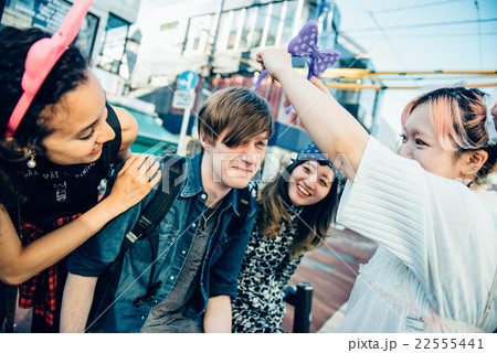 原宿を観光する外国人 原宿を観光する外国人 22555441