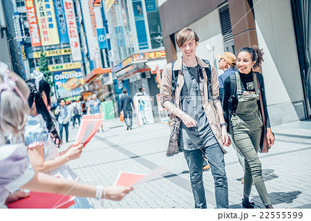 秋葉原を観光する外国人 22555599