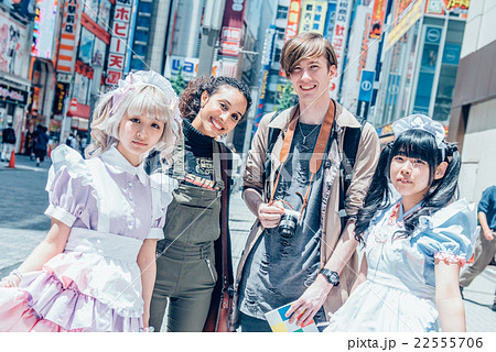 秋葉原を観光する外国人 22555706