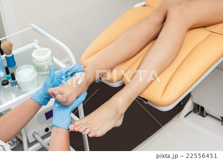 Cleaning of a foot. 22556451