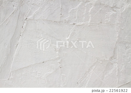 white washed walls.  22561922