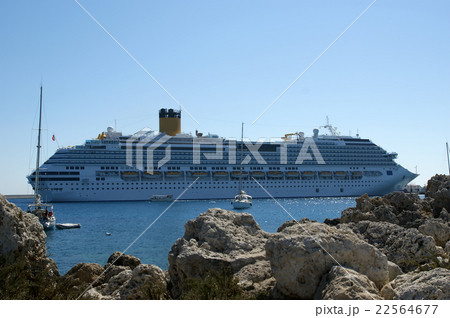 the largest cruise ship passenger the largest cruise ship passenger 22564677