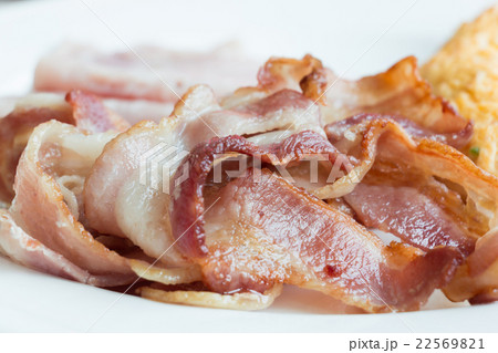 Cooked bacon 22569821