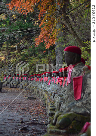 日光 秋の並び地蔵 化け地蔵 憾満ヶ淵 含満ヶ淵 の写真素材