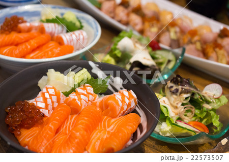 Salmon donburi with sushi and kimji, japanese food Salmon donburi with sushi and kimji, japanese food 22573507