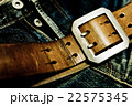 ジーンズと革のベルト 22575345
