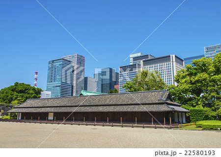 百人番所と大手町のビル群 22580193