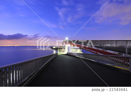 夕暮れの中の島大橋 夕暮れの中の島大橋 22583681