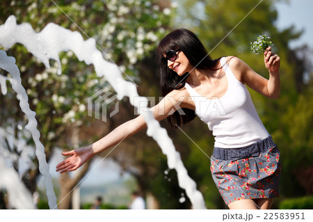 Happy vomen near the fountain Happy vomen near the fountain 22583951